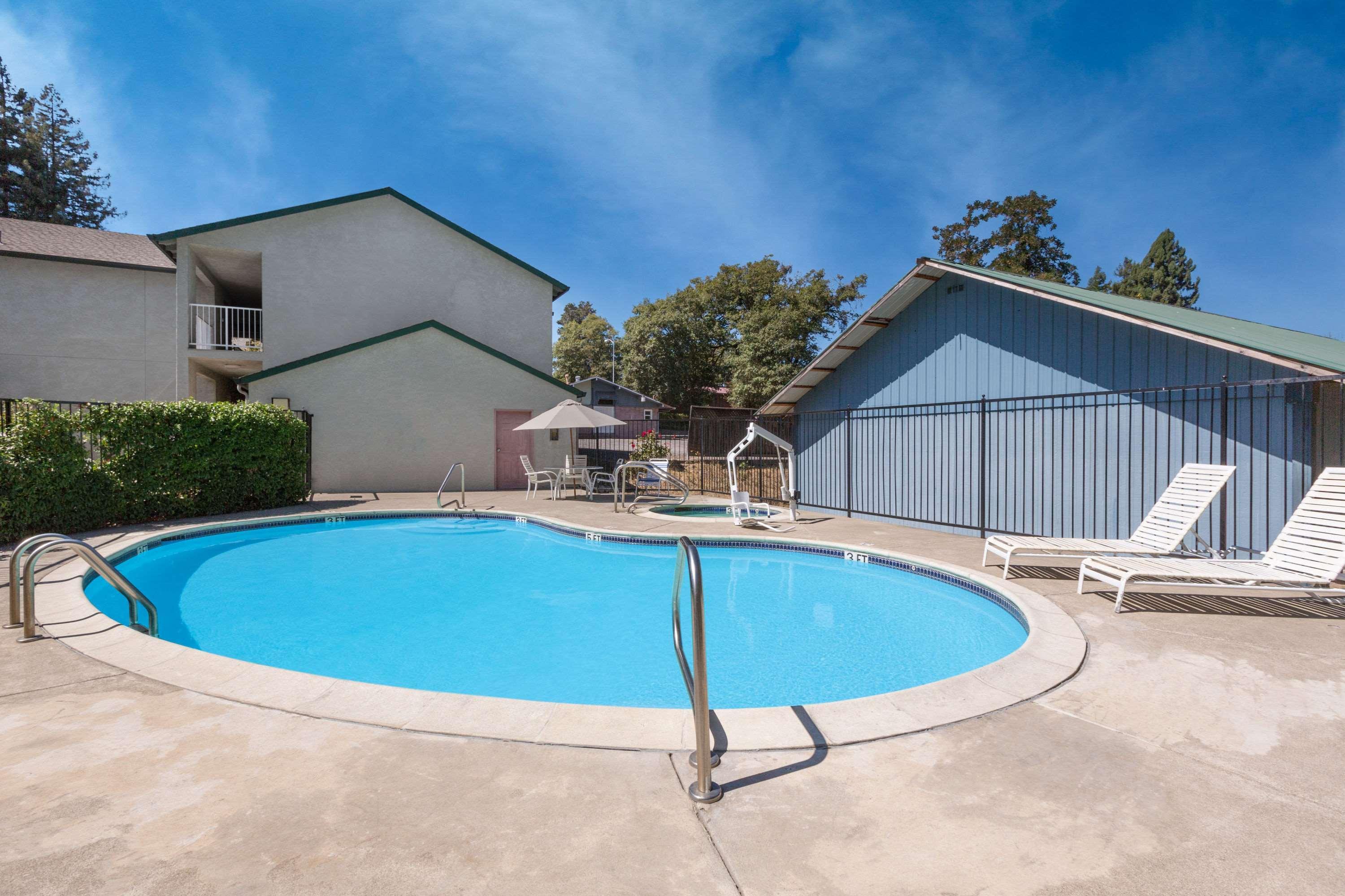 Creekside Inn & Suites Willits Exterior foto